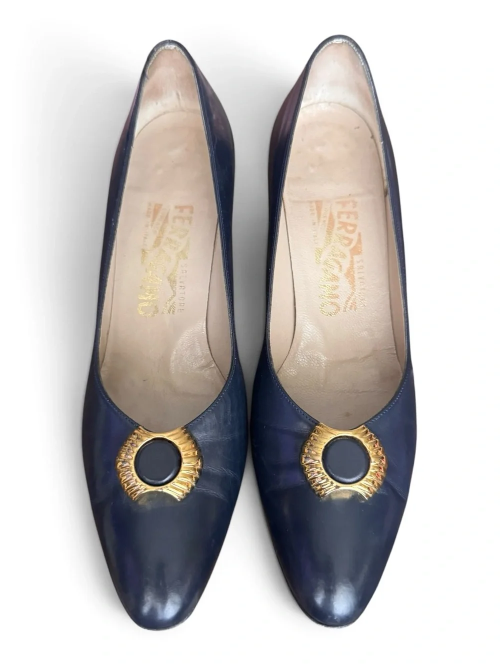 Vintage 70s Salvatore Ferragamo Navy Leather Gold Medallion Pumps 7 AA